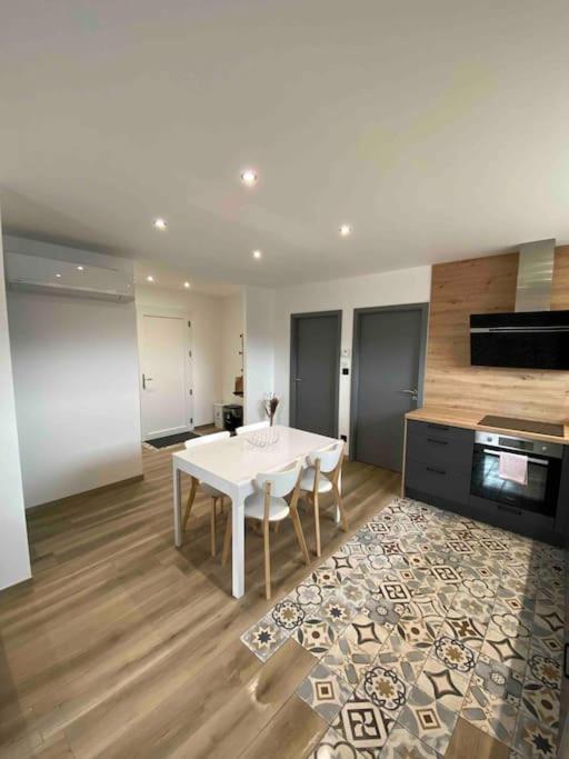 Appartement Climatise Charmes  Zewnętrze zdjęcie